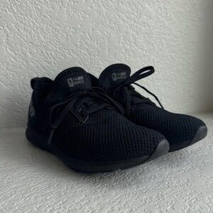 New Balance women’s Black Mesh Athletic Shoes